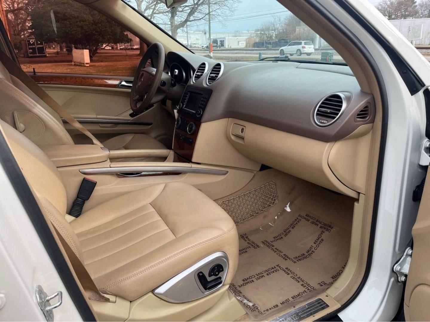 2008 WHITE /Tan Mercedes-Benz M-Class ML350 (4JGBB86E48A) with an 3.5L V6 DOHC 24V engine, 7-Speed Automatic Overdrive transmission, located at 5700 Curlew Drive, Norfolk, VA, 23502, (757) 455-6330, 36.841885, -76.209412 - Photo#9